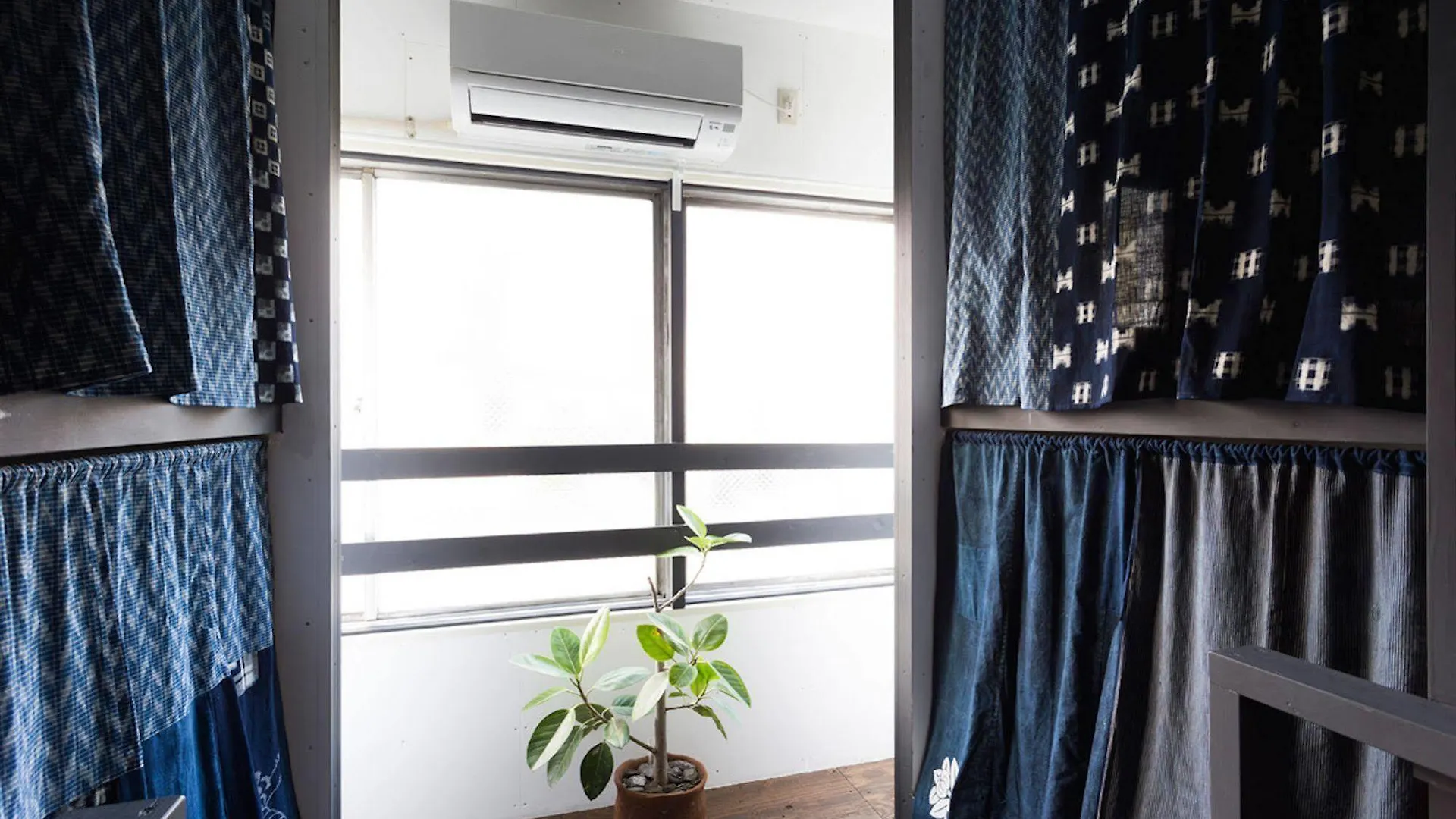 Tokyo Hutte Hostel