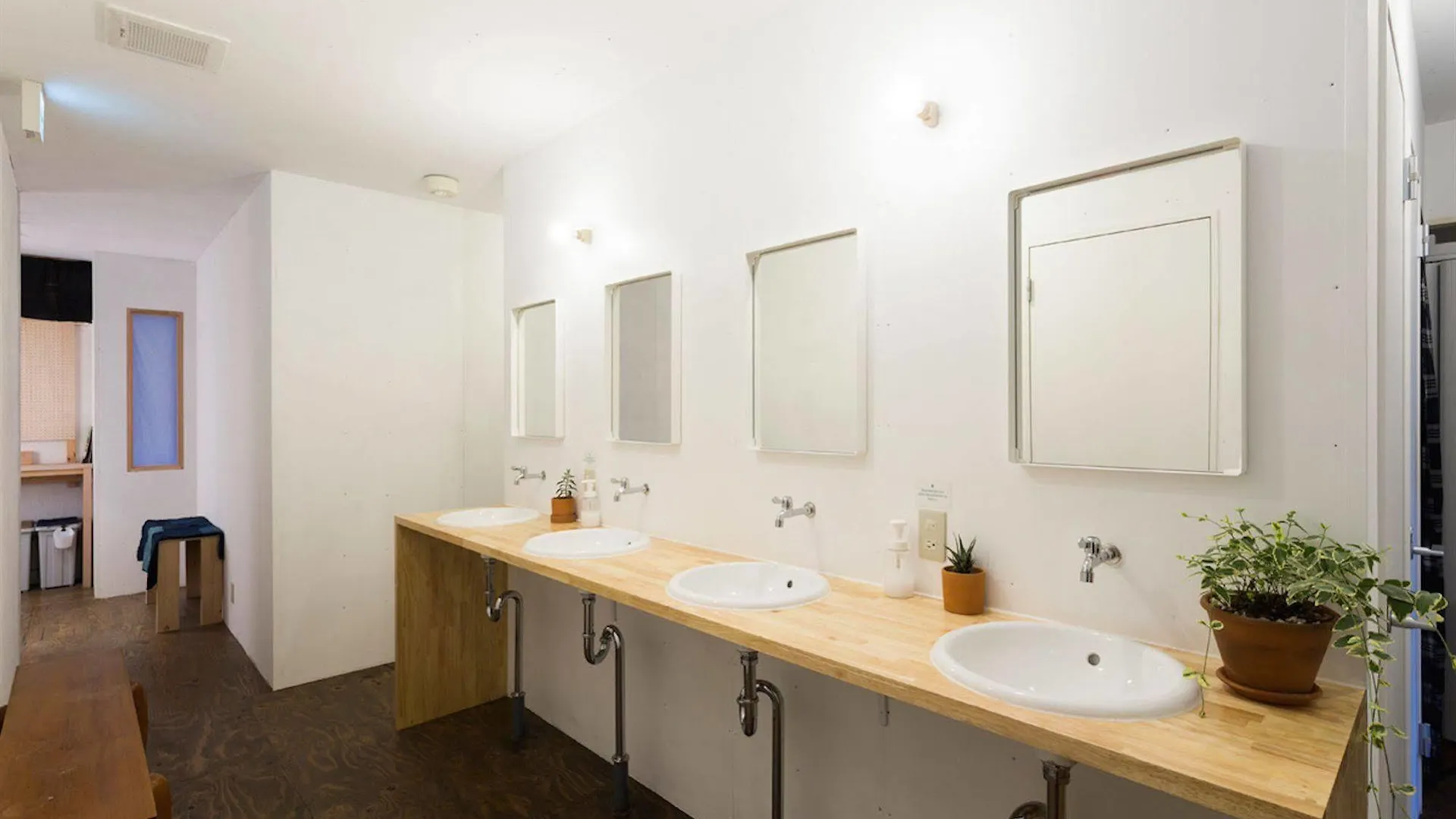 Tokyo Hutte Hostel